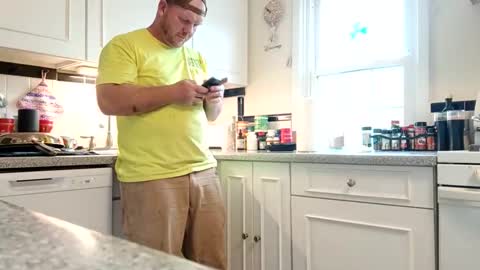 comegetmeinthemorning online show from April 15, 4:07 pm