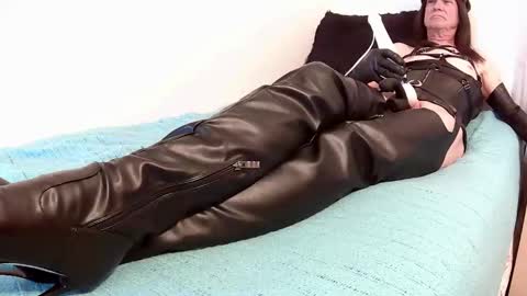 corsetnboots online show from November 15, 5:42 am