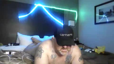 Snapshot of couple_pleaser1 chatting on October 19, 12:04 am Ieathairytacos online show from October 19, 12:04 am