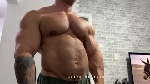 couplemuscle40 online show from April 3, 2:52 am