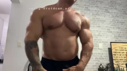 couplemuscle40 online show from April 15, 2:44 am