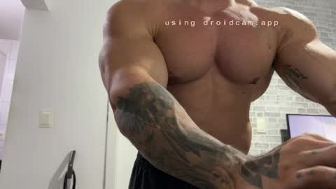 couplemuscle40 online show from May 21, 10:58 pm