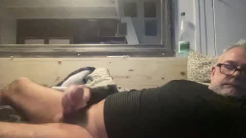 crapaud75018 online show from January 1, 3:46 pm