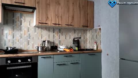 CraveLorenzo online show from August 9, 9:37 am