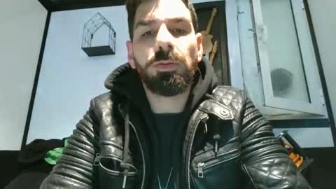 Snapshot of crazycouple1011 chatting on January 8, 11:19 pm funcouple online show from January 8, 11:19 pm