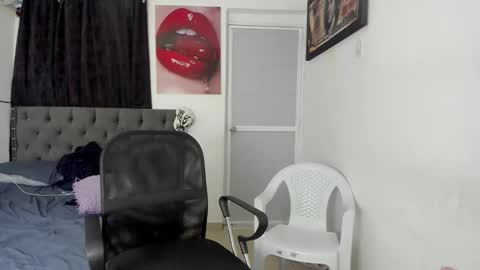 crazzy_master1 online show from April 7, 5:18 am