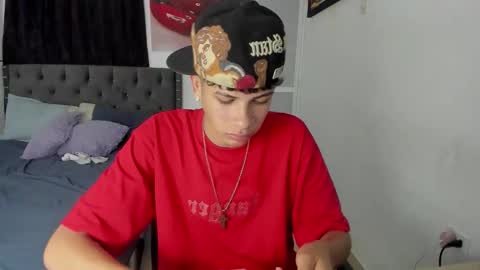 crazzy_master1 online show from April 6, 4:46 am