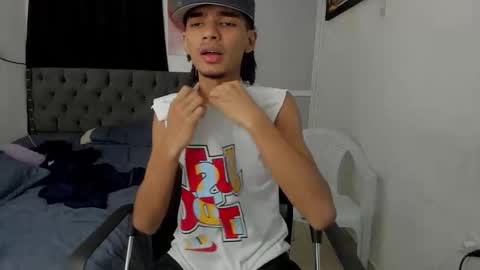 crazzy_master1 online show from April 8, 5:19 am