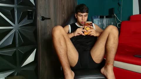 crh58_ online show from November 19, 9:36 pm