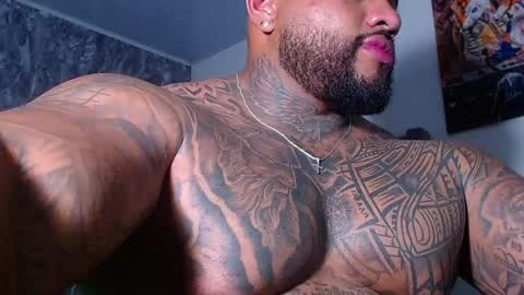 criss_zanders202 online show from May 21, 10:14 pm