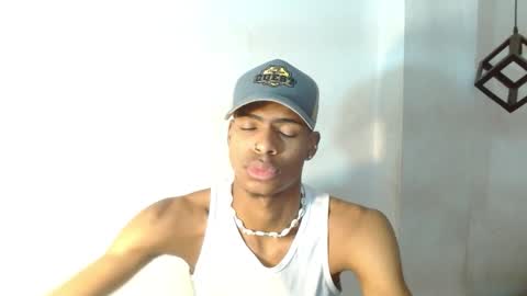 Snapshot of criss_zuri chatting on October 17, 11:58 am criss_zuri online show from October 17, 11:58 am