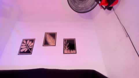 criss_zuri online show from May 22, 12:10 pm