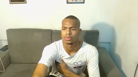 Snapshot of criss_zuri chatting on October 6, 11:48 am criss_zuri online show from October 6, 11:48 am