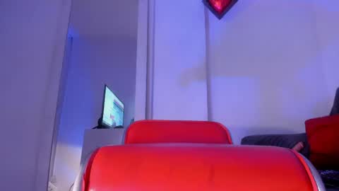 criss_zuri online show from April 14, 2:38 pm