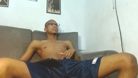 Snapshot of criss_zuri chatting on October 19, 12:41 pm criss_zuri online show from October 19, 12:41 pm