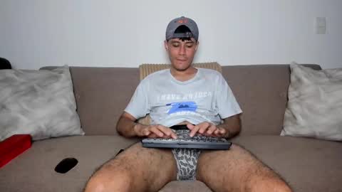 Snapshot of cristian_ortiz_1 chatting on October 4, 10:25 pm Cristian online show from October 4, 10:25 pm