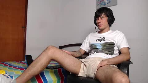 Snapshot of cristian_ortiz_1 chatting on December 17, 10:11 pm Cristian online show from December 17, 10:11 pm