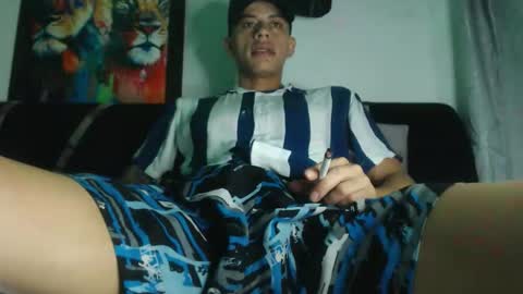 criistofer online show from November 17, 8:28 am