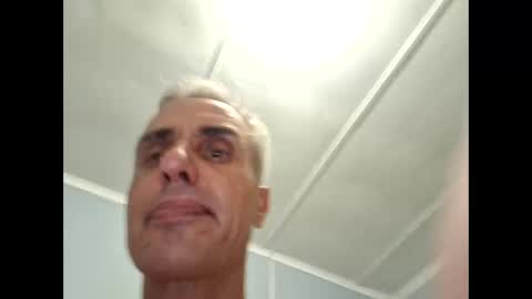 Snapshot of crucut80 chatting on December 22, 7:31 pm Crucut online show from December 22, 7:31 pm