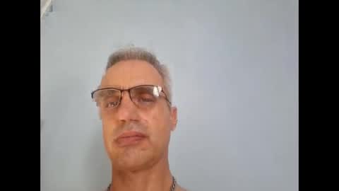Snapshot of crucut80 chatting on December 22, 5:34 am Crucut online show from December 22, 5:34 am