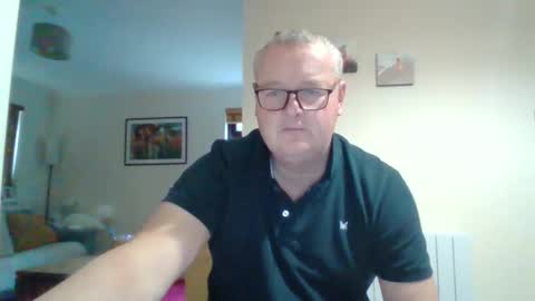 Snapshot of curiousax77 chatting on December 13, 10:19 am curiousax77 online show from December 13, 10:19 am