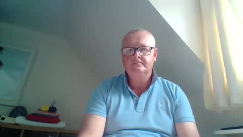 curiousax77 online show from April 10, 12:23 pm