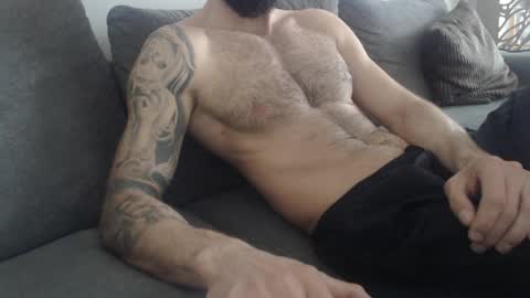 cuteeboy online show from April 16, 5:18 am