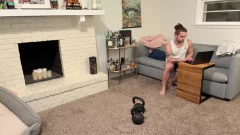 Snapshot of daddydaydrinkz chatting on January 13, 6:27 am DaddydayDrinkz online show from January 13, 6:27 am