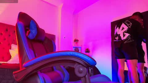 Dallas whitee online show from April 7, 7:25 pm