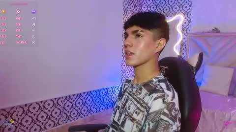 damian_tay online show from May 28, 11:41 am