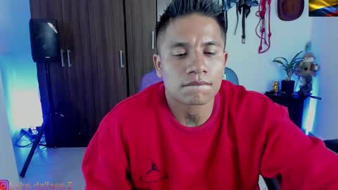Snapshot of damian_torner chatting on February 2, 10:39 pm Damian torner online show from February 2, 10:39 pm
