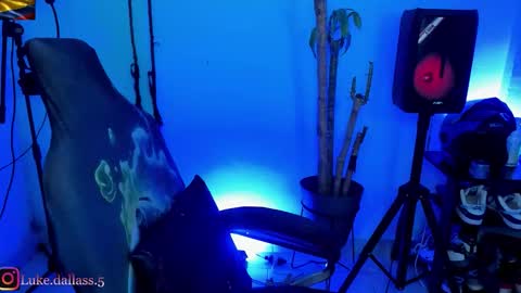 damian_tornerr online show from February 18, 10:13 am