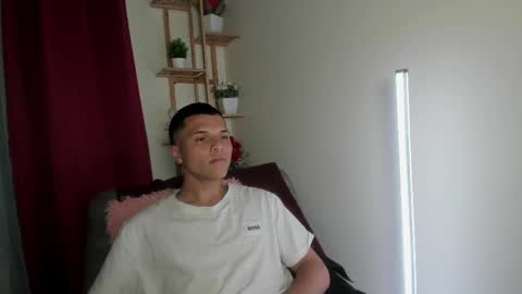 damian_vega13 online show from November 7, 10:46 pm