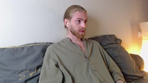 Snapshot of damien_diamond chatting on September 18, 10:01 pm damien_diamond online show from September 18, 10:01 pm