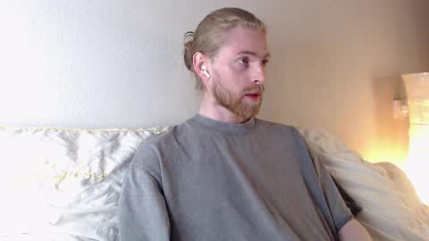 Snapshot of damien_diamond chatting on October 12, 8:47 pm damien_diamond online show from October 12, 8:47 pm
