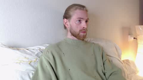 Snapshot of damien_diamond chatting on October 16, 10:18 pm damien_diamond online show from October 16, 10:18 pm