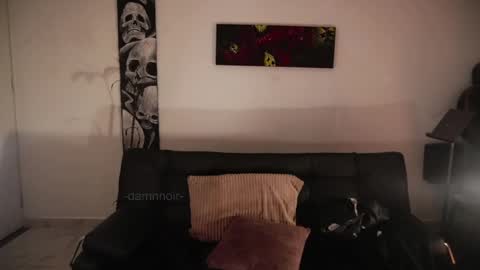 insta damn8   ---         -----  online show from May 27, 1:57 am