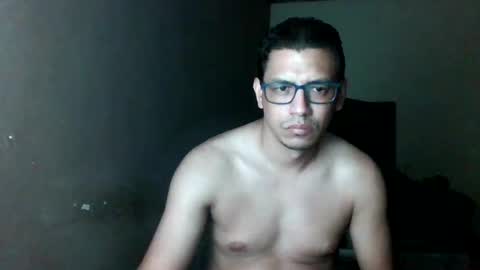 Snapshot of damnsexy0102 chatting on October 25, 11:12 am DamnSexy0102 online show from October 25, 11:12 am