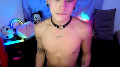 damon_clark_ online show from January 29, 9:07 pm