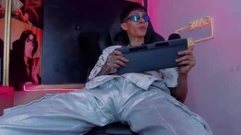 daniel_deluc77 online show from January 11, 4:49 am