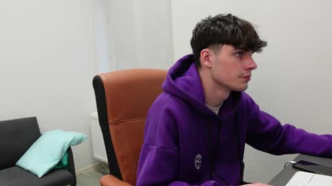 DANIEL SHAWN online show from April 17, 5:04 pm