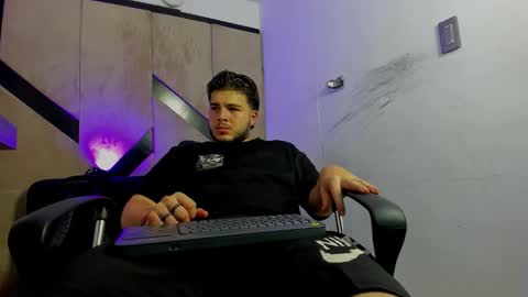 Snapshot of danielclarton chatting on October 2, 1:53 am DANIEL online show from October 2, 1:53 am