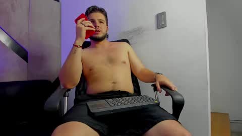 Snapshot of danielclarton chatting on October 1, 12:47 am DANIEL online show from October 1, 12:47 am