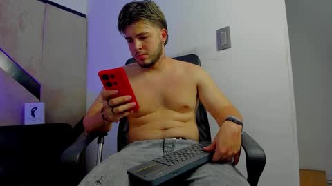 Snapshot of danielclarton chatting on October 8, 4:28 am DANIEL online show from October 8, 4:28 am