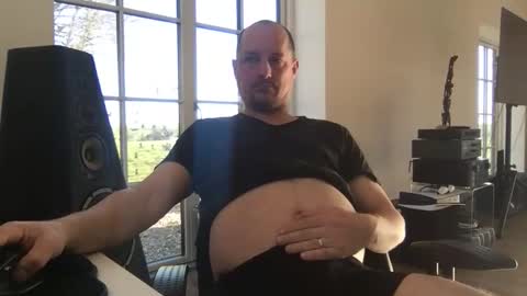 danishjss online show from April 8, 6:35 am