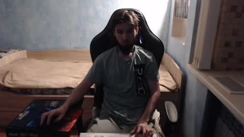 Danny online show from December 12, 1:32 am