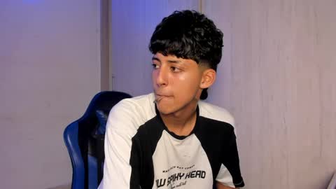 dante_martinez1 online show from April 10, 8:49 pm