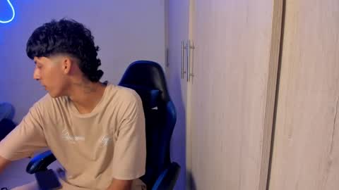 dante_martinez1 online show from April 8, 10:40 pm