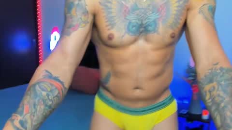 Snapshot of danyfitguy_ chatting on February 19, 12:33 pm danyfitguy_ online show from February 19, 12:33 pm