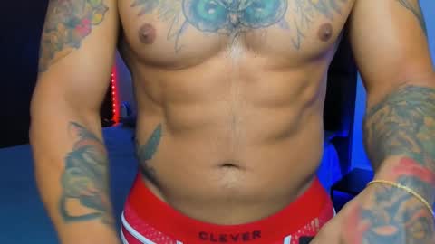 Snapshot of danyfitguy_ chatting on February 11, 10:04 am danyfitguy_ online show from February 11, 10:04 am